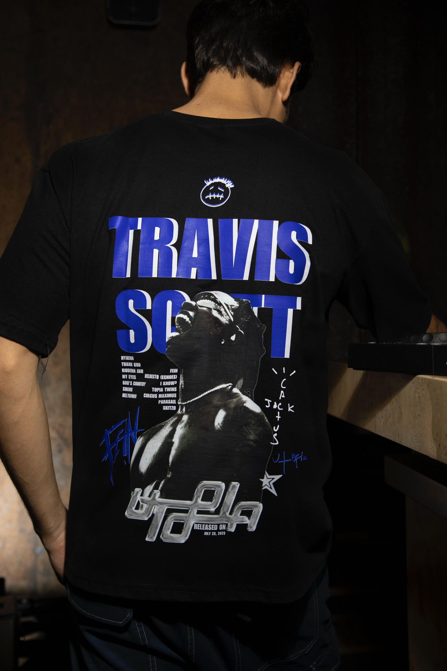 travis utopia oversized tee